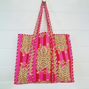 กระเป๋าโท้ทผ้าฝ้ายลายเสือพิมพ์ลายทางสีชมพูแดงขนาดใหญ่สำหรับขายส่ง - Product Image 1