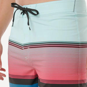 กางเกงขาสั้นชายหาดผ้าโพลีเอสเตอร์แบบแห้งเร็ว กางเกงว่ายน้ำผู้ชาย กันน้ำ ยืดหยุ่นได้ ผลิตจากผ้ารีไซเคิล สำหรับใส่เล่นกระดานโต้คลื่น - Product Image 3