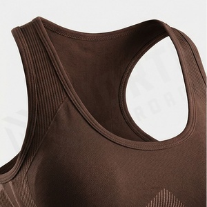 Conjunto Deportivo de Yoga de Tres Piezas para Mujer, Hecho a Medida, de Secado Rápido, Transpirable, Sin Costuras, Tallas Grandes - Product Image 4