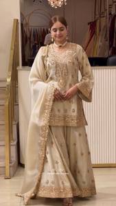 Conjunto de Kurta y Palazzo Bordado para Mujer de Buena Calidad con un Diseño Elegante de Ropa Étnica Tradicional - Product Image 6