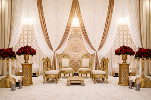 Sillas Mandap de Madera Tratada Estilo Vintage para Bodas del Sur de Asia, Sillas Vedi Personalizadas, Juego de Sillas Mandap para Bodas Reales - Product Image 6