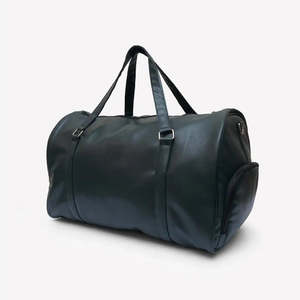 Sac de voyage week-end en cuir noir de luxe avec grande capacité de rangement et poche latérale dédiée pour les chaussures - Product Image 2