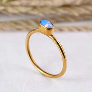 Anillo Delicado con Ópalo Azul en Engaste de Bisel, Banda de Latón Chapado en Oro de 14K, Joyería Artesanal Minimalista Boho Hippie con Piedras Preciosas al por Mayor - Product Image 4