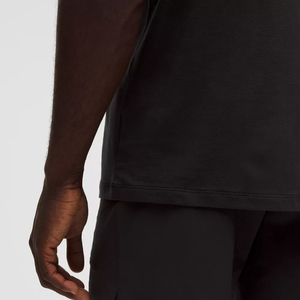 เสื้อยืดคอกลมแขนสั้นสีดำสำหรับผู้ชาย ทรงปกติ ผ้าฝ้ายเจอร์ซีย์ สีพื้น ระบายอากาศได้ดี ผ้าถักแบบเรียบ - Product Image 4