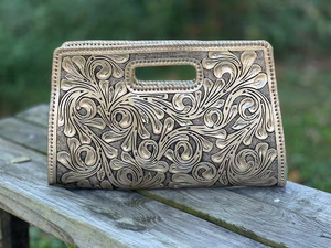 Grande pochette en cuir véritable façonnée à la main pour femmes |   Pochette de soirée artisanale à motif floral occidental en relief - Product Image 2
