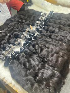 Vente en gros paquet extension de cheveux ondulés naturels trame cheveux humains vierges vietnamiens de haute qualité cheveux humains ondulés de couleur naturelle - Product Image 3