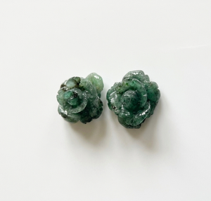 Élégante sculpture de rose en jade vert sculptée à la main – Pierre naturelle décorative pour la fabrication de bijoux, commande en gros - Product Image 2
