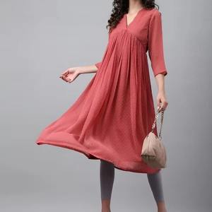 ชุดคุर्ติสไตล์อินเดีย-ปากีสถานสำหรับผู้หญิงจาก AK Fashion สีแดงพิมพ์ลาย คอวี ทรงเข้ารูป ผ้ากอร์เจ็ตต์ แห้งเร็ว ป้องกันแสงแดด - Product Image 3