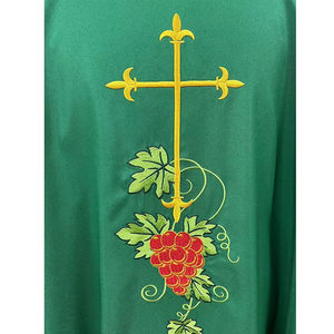 Chasuble Gothique Brodée sur Mesure avec Motifs Entrelacés de Croix et de Grappes de Raisins, Collection 2026 - Product Image 2