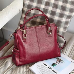 Elegante Bolso Tote Grande de Cuero Genuino Rojo para Dama, Bolso de Diseñador de Calidad con Logotipo, Disponible en Dos Tamaños, Precios al por Mayor - Product Image 2