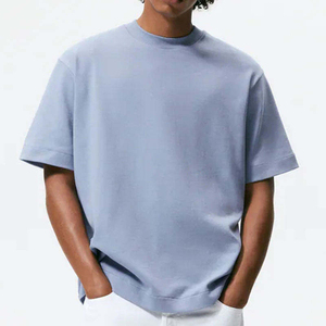 Camiseta de algodón azul claro de corte holgado para hombre, manga corta, cuello redondo, estilo casual, tejido de punto liso teñido - Product Image 1