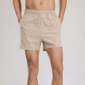 Shorts de course d'été pour hommes, personnalisés avec logo imprimé numériquement, décontractés, pour l'entraînement en extérieur, confortables, séchage rapide, en satin 100% - Product Image 1