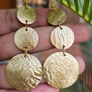 Boucles d'oreilles géométriques en cuivre martelé à la main, demi-lune, bijoux artisanaux, style bohème, vente en gros - Product Image 4