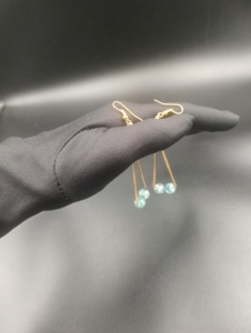 Boucles d'oreilles créoles minimalistes plaquées or avec perle en forme de goutte d'eau pour femme, cadeau de fête, usage quotidien - Product Image 1