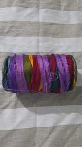 ริบบิ้นผ้าไหมส่าหรีหลากสีแบบม้วน ไหมรีไซเคิลสำหรับงานฝีมือ ไหมแฟนซีป้องกันการเป็นขุย สำหรับถักมือ ปักลาย ทำเครื่องประดับ - Product Image 2