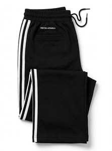 ONETEN APPARELS กางเกงวอร์มสีดำสำหรับผู้ชาย มีแถบสีขาวด้านข้าง เอวยางยืด มีเชือกผูก เอวสม็อค กางเกงจ็อกเกอร์ลำลองสำหรับออกกำลังกาย - Product Image 1