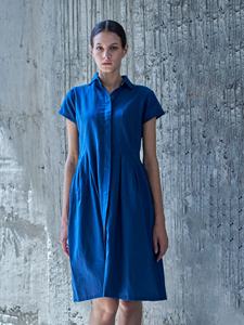 Robe en tricot unie d'automne avec col orné, manches longues, détail froncé et boutons, longueur midi imprimée - Product Image 4