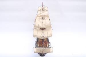 Best-seller - HMS VICTORY LORD HORATIO NELSON SHIP Modèle de bateau à voile artisanal en bois fini - Fabriqué au Royaume-Uni - Product Image 4