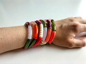 Bracelets en résine à emballage sécurisé, prêts à offrir, finition lisse, prix usine en gros, article en résine - Product Image 4