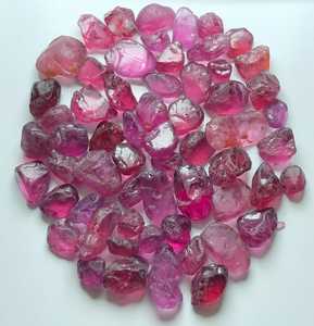 Pierres précieuses brutes de grenat rose synthétique 20 carats 60 pièces qualité de taille et de facettage de qualité supérieure lot en vrac certifié GIA - Product Image 2