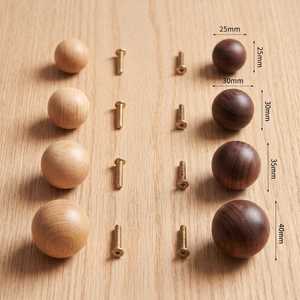 Ensemble de 3 boules décoratives rondes en bois d'acacia avec corde, ornements suspendus pour la décoration de Noël, décoration de la maison, centre de table - Product Image 4