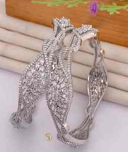 Juego de brazaletes de cobre chapados en oro de calidad premium para mujer, joyería de moda disponible a precio directo de fábrica. - Product Image 1