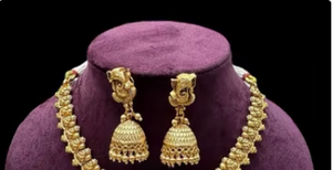 Ensemble collier et boucles d'oreilles classiques de qualité supérieure plaqué or 18 carats pour les occasions spéciales comme les fiançailles, les mariages et les soirées pour femmes - Product Image 2