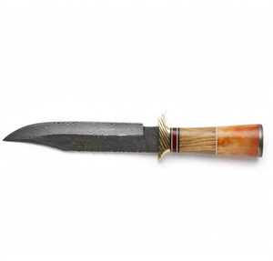 Couteau utilitaire extérieur en acier Damas fait main, manche en bois et os de chameau, étui en cuir - Product Image 1