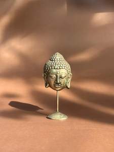 Statue de tête de Bouddha en laiton moderne, artisanat métallique artistique fait à la main pour la décoration de la maison - Product Image 4