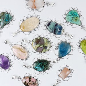 Venta al por Mayor de Colgantes de Piedras Preciosas Naturales Mixtas BISMILLAH GEMS, Filigrana Intrincada, Estilo BOHEMIA, Forma de Paz, Chapado en Plata de Ley 925 - Product Image 2