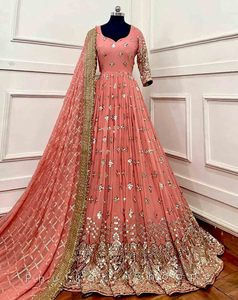 Robe de soirée en géorgette brodée avec sequins, bas de robe et dupatta, couleur pêche 62555 - Product Image 1