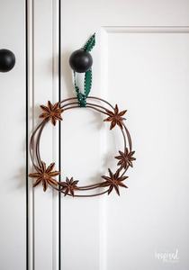 Couronne rustique en métal à l'effigie d'anis étoilé, ronde, faite à la main, décorative de Noël, sans éclairage, emballage individuel - Product Image 4