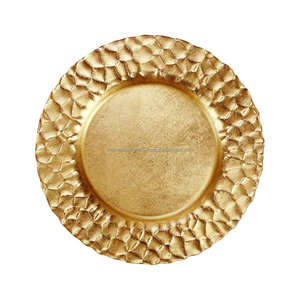Assiette de présentation de luxe plaquée or pour mariage, en laiton, avec motif floral gravé, sans danger pour les aliments - Product Image 6