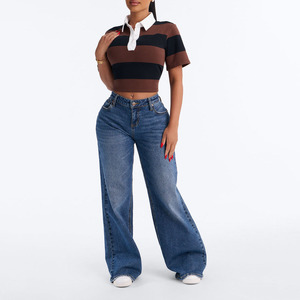 Polo court rayé pour femme, manches courtes, coupe ajustée, style tendance, boutonné, personnalisable, vente en gros - Product Image 3