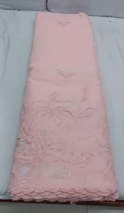 Tissu en coton mousseline pur à motifs floraux ajourés, doux et léger, idéal pour robes d'été, confectionné à la main, design floral ajouré en coton mousseline. - Product Image 2