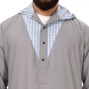 Qamis arabe pour homme, tenue traditionnelle modeste, longueur au sol, manches longues, design épuré, vente en gros, exportation - Product Image 3