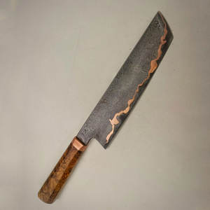 Cuchillo de tomate artesanal de cobre damasco con hoja finamente dentada y mango de madera para un corte limpio y la preparación de alimentos - Product Image 3