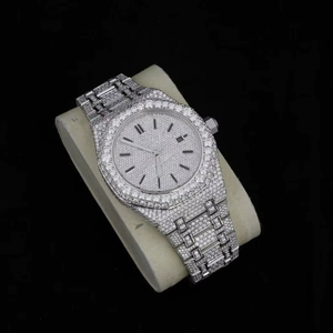 Reloj de Pulsera Analógico de Lujo Personalizable para Negocios, con Diamantes Moissanite de Claridad VVS, Movimiento de Cuarzo y Esfera de Cristal de Zafiro - Product Image 1