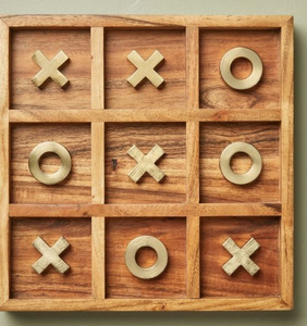 Élégant jeu de Tic Tac Toe en bois, plateau décoratif rustique, puzzle stratégique, jeu de table familial pour l'intérieur - Product Image 1