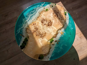 Table basse écologique en résine peinte à la main, motif vague, bord naturel, couleur personnalisable, décoration intérieure - Product Image 3