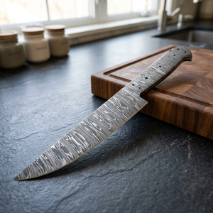 Lame de couteau de chef en acier Damas artisanal PAK ENTERPRISES, acier à motif pleine longueur, pré-percée pour la fabrication de couteaux - Product Image 3