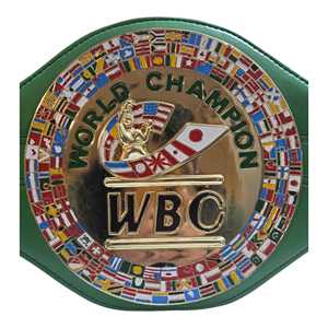 Ceinture de champion du monde de boxe personnalisée en cuir vert avec boucle en laiton et plaque métallique - Product Image 1