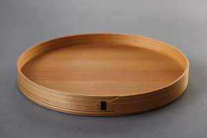 ถาดไม้ซีดาร์ญี่ปุ่นแท้ ขนาด 24 ซม. งานศิลปะทำมือจากไม้ชิซู ถาดเสิร์ฟทรงกลมเคลือบน้ำมัน ถาดน้ำชาไม้สไตล์วาบิซาบิ ญี่ปุ่น-แคนดี้ - Product Image 3