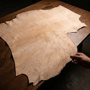 Cuir de vachette pleine fleur non teint, tanné végétal, pour la fabrication de sacs à main, portefeuilles, chaussures et accessoires d'artisanat. - Product Image 5