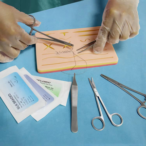 Kit d'entraînement à la suture de haute qualité pour étudiants en médecine, avec coussinet en silicone, plaies à découper, pinces et outils en acier inoxydable, certifié CE ISO - Product Image 6