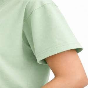 เสื้อยืดผู้หญิงสีพื้น คอวี แขนสั้น เนื้อผ้านุ่ม สวมใส่สบาย น้ำหนักเบา ดีไซน์เรียบง่าย เสื้อยืดฤดูร้อนสำหรับผู้หญิง - Product Image 4