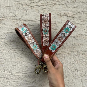 Nueva Llegada Mano Tooled Cuero Muñequera Llaveros En Relieve Estampado Floral Cuero Llaveros Tooled Accesorios de cuero Correas para llaves - Product Image 3