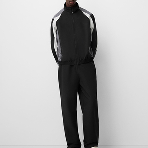Conjunto Deportivo de Invierno Personalizado con Logotipo, Impermeable, Transpirable y Ecológico, Pantalones con Cierre y Parches, Chaqueta Cortavientos para Hombre - Product Image 1
