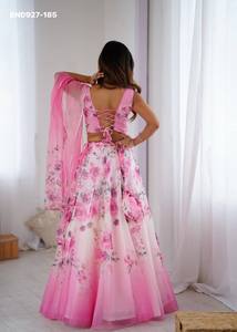 ชุดเลเฮนกา-โจลี-ดูปัตตาและบาตวา ผ้าไหมออร์แกนซ่าพิมพ์ลายดอกไม้ดิจิทัล สวยงามหรูหรา ตัดเย็บสำเร็จ พร้อมส่งจากซัพพลายเออร์อินเดีย - Product Image 2