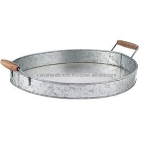 Bandeja de servicio redonda de metal galvanizado con asas de madera para un tamaño perfecto para servir su comida y bebida favorita - Product Image 1